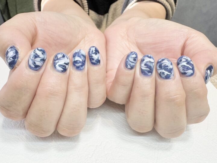 個性派ニュアンスネイルの画像