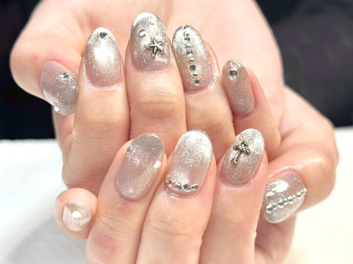 マグネットネイルもパーツをたっぷりとの画像