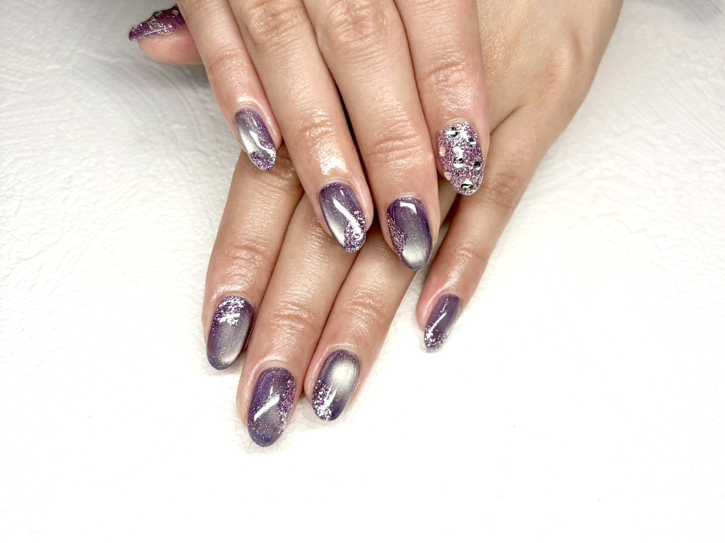 マグネットネイルも冬のテイストに